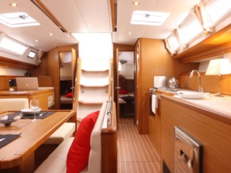 Wynajmij Żaglowiec z lub bez skippera Jeanneau w Pirovac