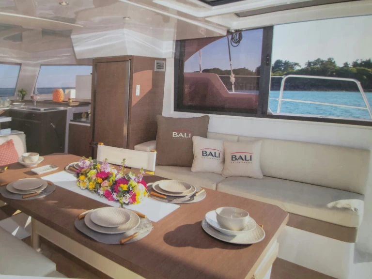 Bali Bali Catspace Voile między profesjonalistami a osobami prywatnymi w Parham Town