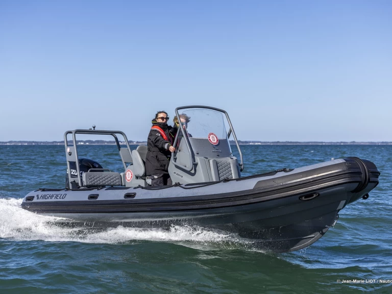 Wynajmij Highfield Patrol 660 w La Trinité-sur-Mer