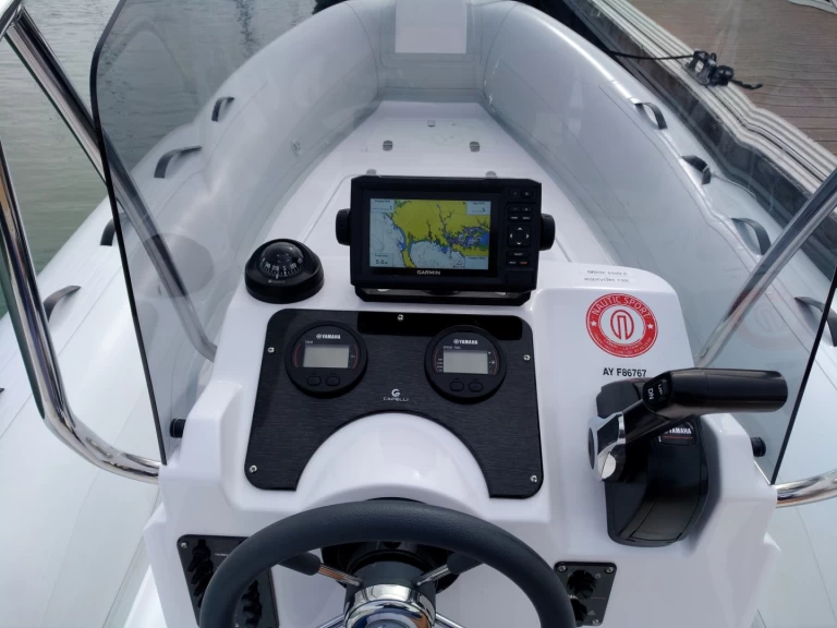 Wynajmij Łódż półsztywna z lub bez skippera Capelli w La Trinité-sur-Mer