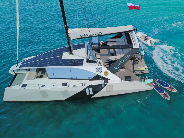 Wave Catamarans Summer między profesjonalistami a osobami prywatnymi w Paradise Island