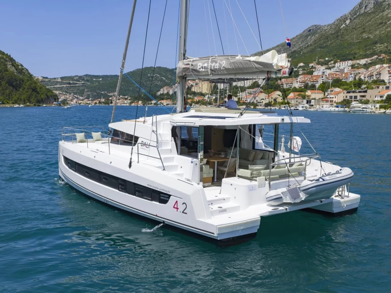 Wynajem Katamaran Bali z patentem 