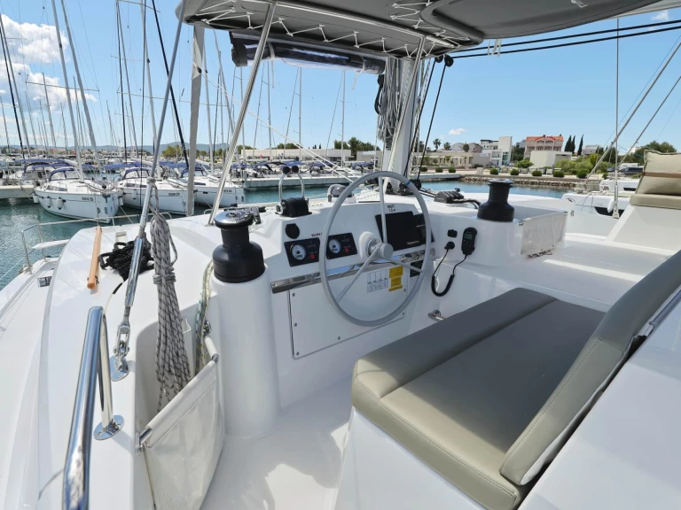 Bali Bali 4.4 między profesjonalistami a osobami prywatnymi w Sukosan