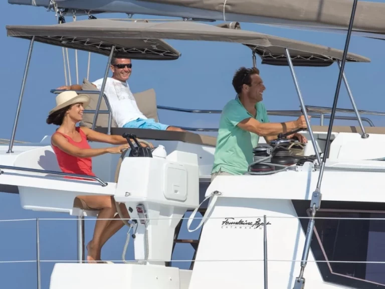 Wynajem Katamaran Fountaine Pajot z patentem 