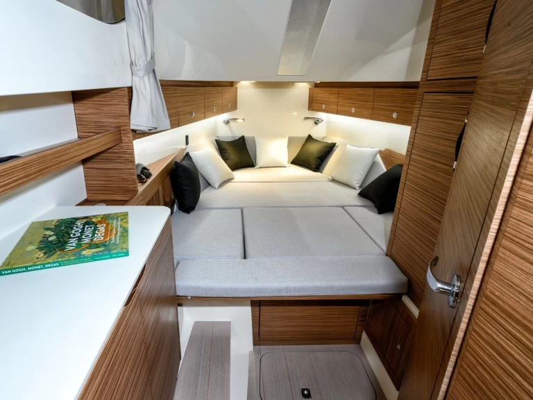 Wynajem Łódż półsztywna Bwa z patentem 