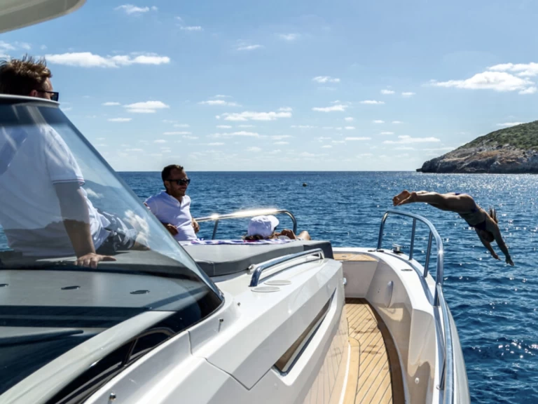 Wynajem Motorówka Nimbus z patentem 