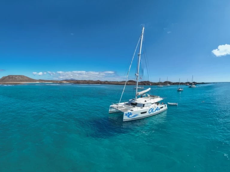 Wynajem Katamaran Fointaine Pajot z patentem 