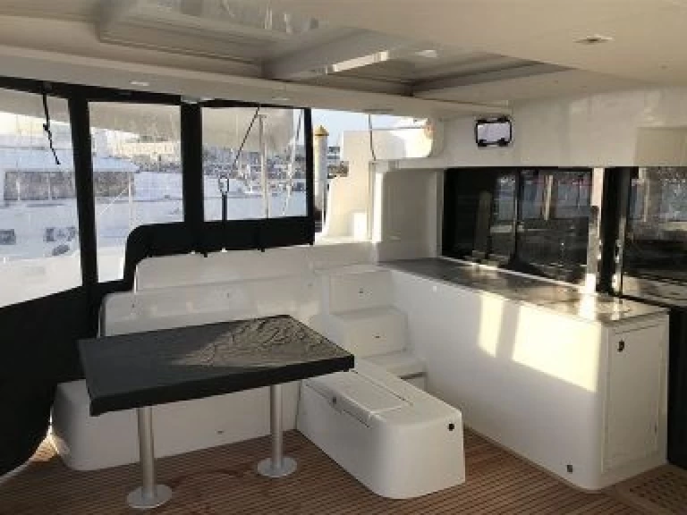 Lagoon Lagoon 46 między profesjonalistami a osobami prywatnymi w Parish of Saint George