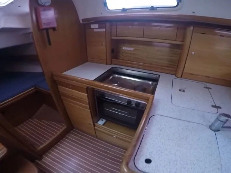 Wynajmij Żaglowiec z lub bez skippera Bavaria w Nikiána