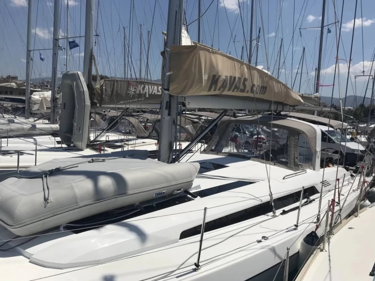 Wynajem łodzi Nikiána tanio Oceanis 51.1