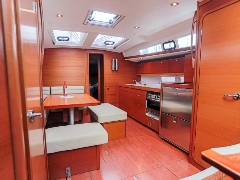 Wynajem Żaglowiec Dufour z patentem 