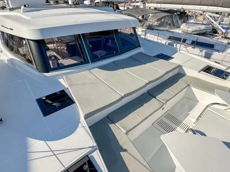 Wynajmij Katamaran z lub bez skippera Bali w Kastel Gomilica