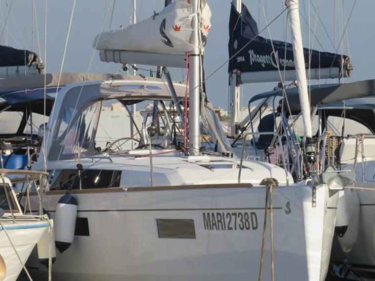 Bénéteau Oceanis 38 między profesjonalistami a osobami prywatnymi w Procida