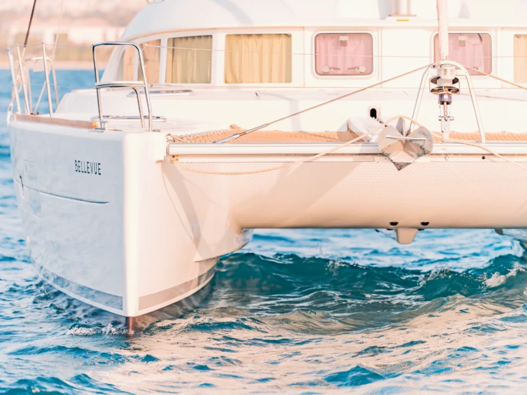 Lagoon Lagoon 380 S2 między profesjonalistami a osobami prywatnymi w Lavrio