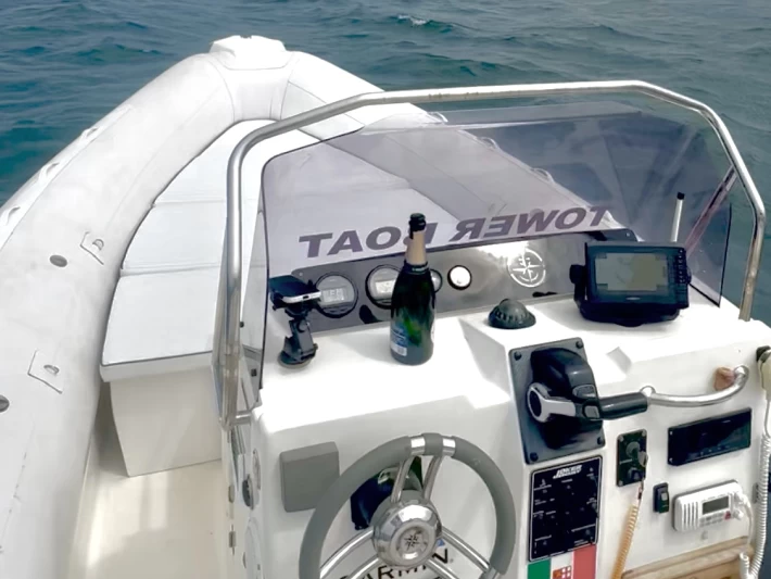 Wynajem Łódż półsztywna w Torre Annunziata - Joker Boat Clubman 26