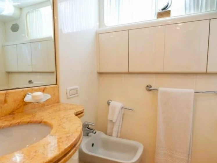 Aicon Aicon75 fly bridge  między profesjonalistami a osobami prywatnymi w Miami