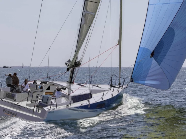 Wynajem Żaglowiec Pogo Structures z patentem 