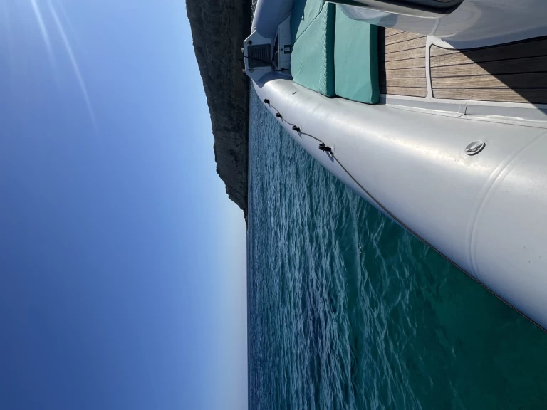 Wynajem Łódż półsztywna w Limassol Marina - Sacs Stratos 12