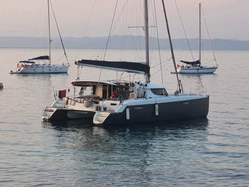 Wynajmij Fountaine Pajot Orana 44 w Toulon