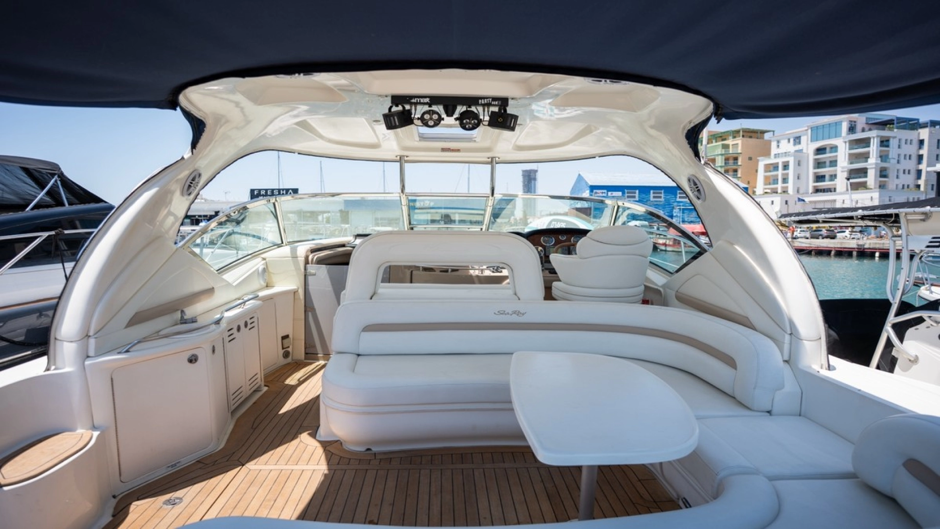 Wynajem Motorówka Sea Ray z patentem 