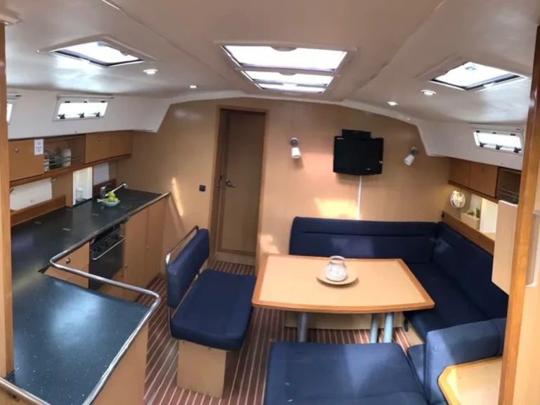 Wynajem Żaglowiec Bavaria z patentem 