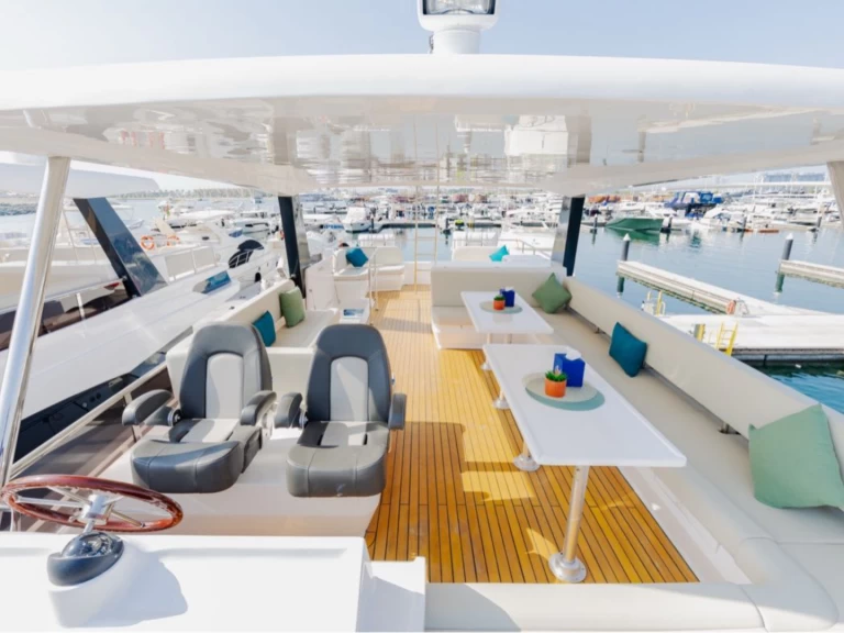 Wynajmij Luksusowy jacht z lub bez skippera Gala w Dubai Marina