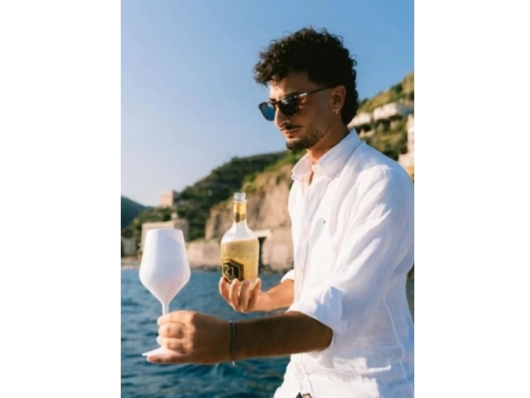 Wynajem Motorówka Apreamare z patentem 