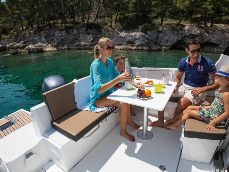 Wynajem Motorówka w Biograd na Moru - Jeanneau Merry Fisher 795 Series2