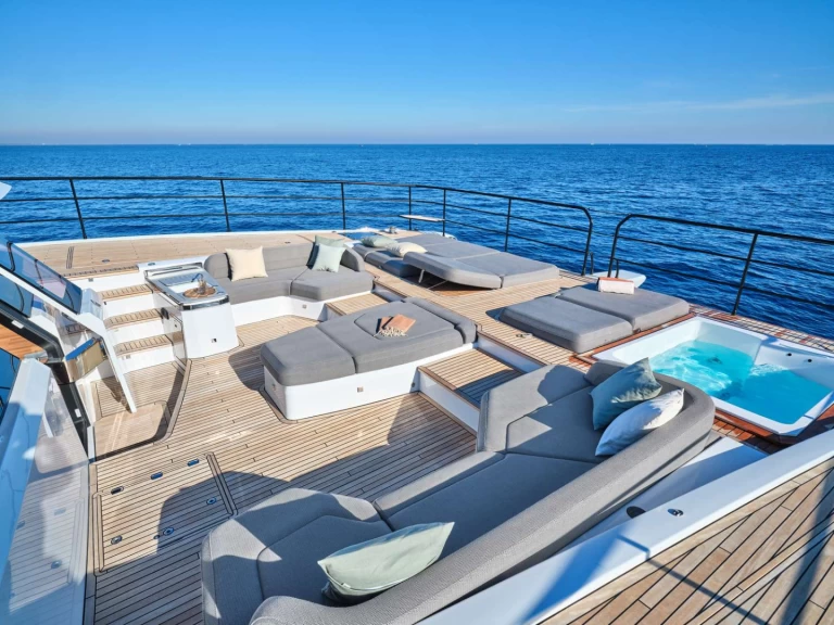 Fountaine Pajot CHRISTAL MIO 80  między profesjonalistami a osobami prywatnymi w El Gouna