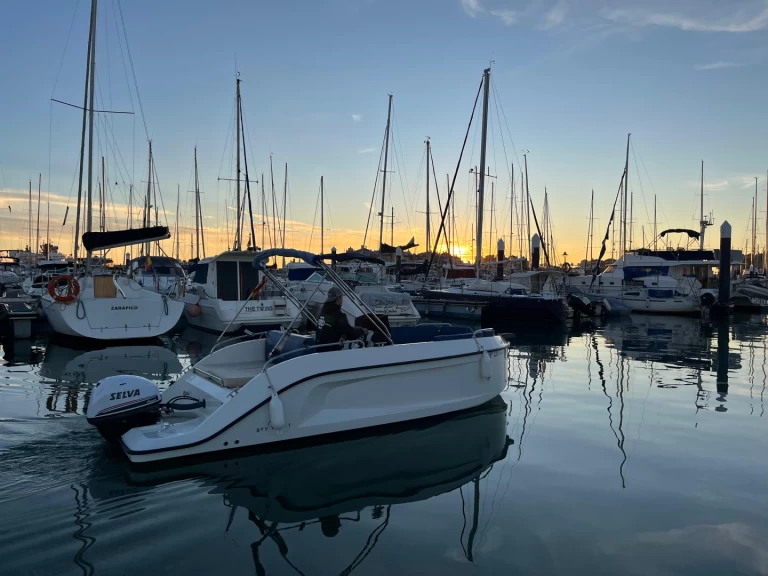 Wynajmij Motorówka z lub bez skippera Bey Yacht w El Puerto de Santa María