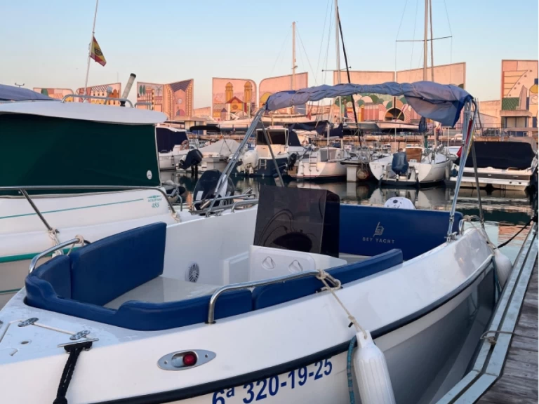 Wynajem Motorówka Bey Yacht z patentem 