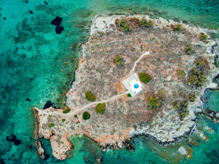 Swiss boat ponton Starlounger między profesjonalistami a osobami prywatnymi w Naoussa