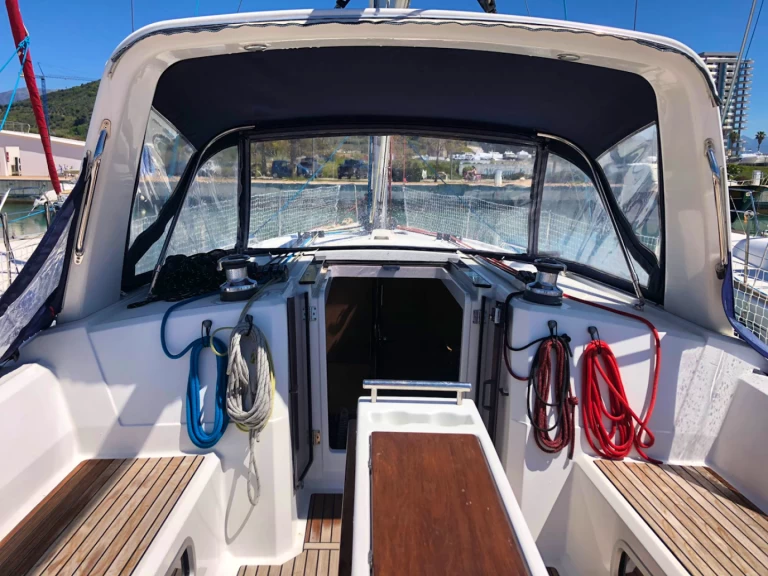 Wynajmij Bénéteau Oceanis 38 w Salerno