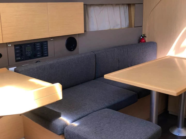 Wynajmij Żaglowiec z lub bez skippera Bénéteau w Salerno