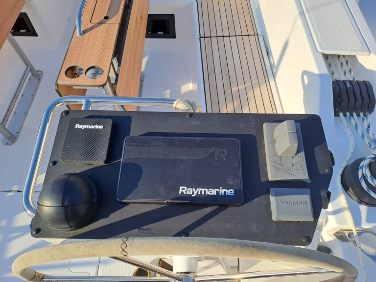 Wynajem Żaglowiec Bavaria z patentem 