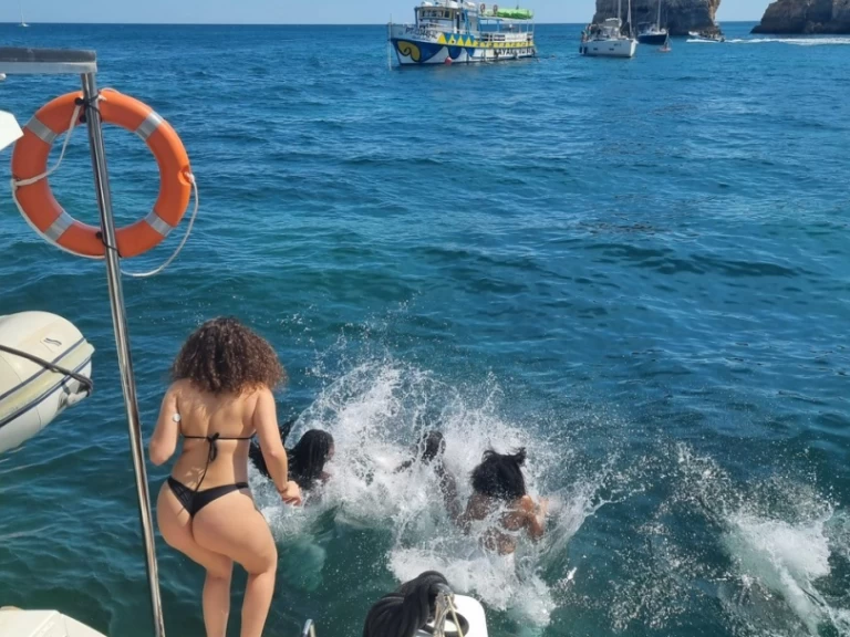 Wynajem Katamaran Fountaine Pajot z patentem 