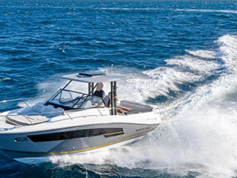 Wynajmij Jeanneau Cap Camarat 9.0 WA w La Spezia