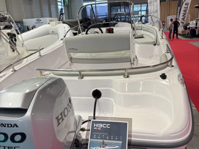 Wynajmij Motorówka z lub bez skippera 4XC w Saint-Florent