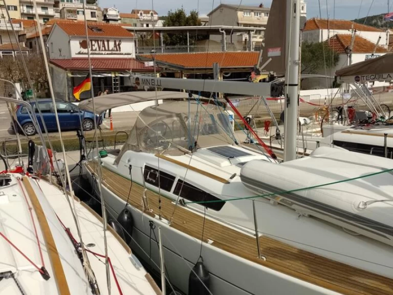 Wynajmij Jeanneau Sun Odyssey 33i w Gouvia
