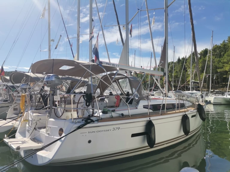 Wynajem w Gouvia- Jeanneau Sun Odyssey 379 na SamBoat