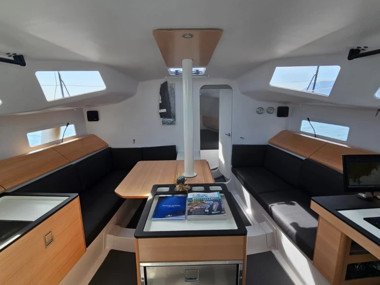 Wynajem Żaglowiec Pogo Structures z patentem 