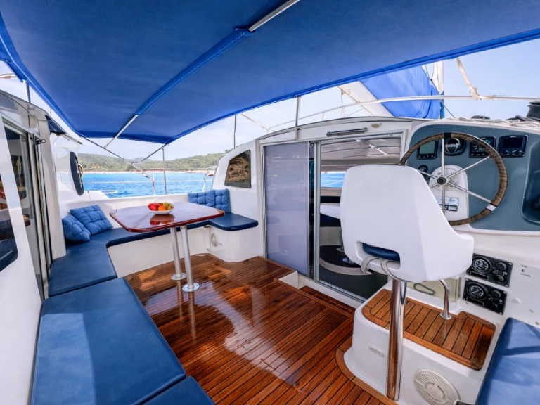 Wynajmij Fountaine Pajot Athena 38 w Porroig