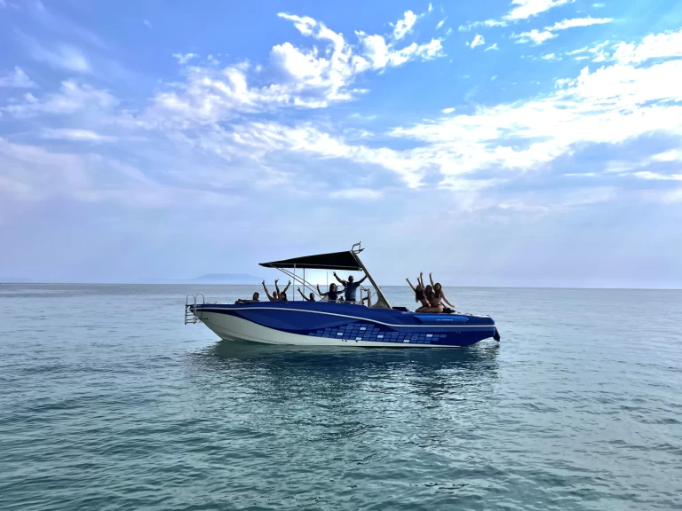 Mercan 32 excursion  między profesjonalistami a osobami prywatnymi w Vráchos