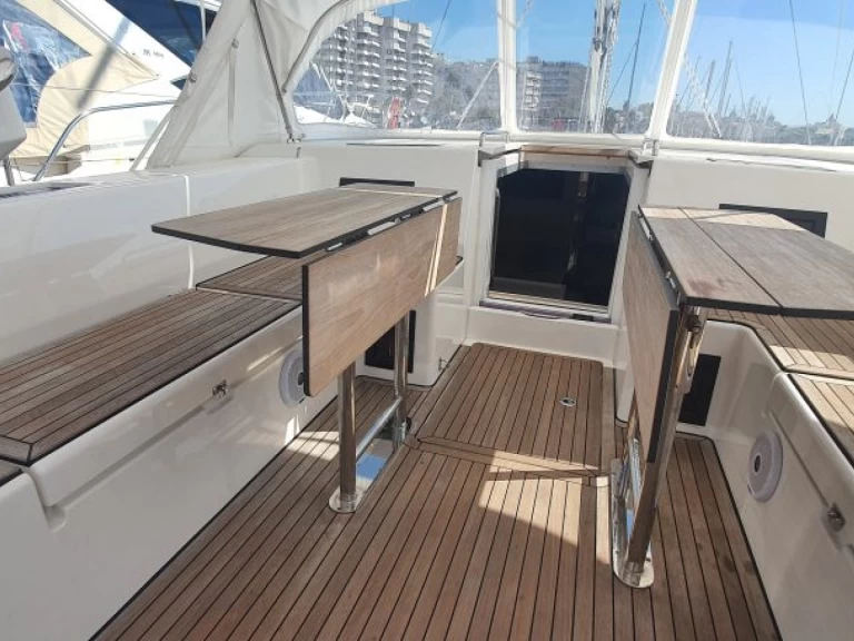 Wynajem Żaglowiec Bavaria z patentem 