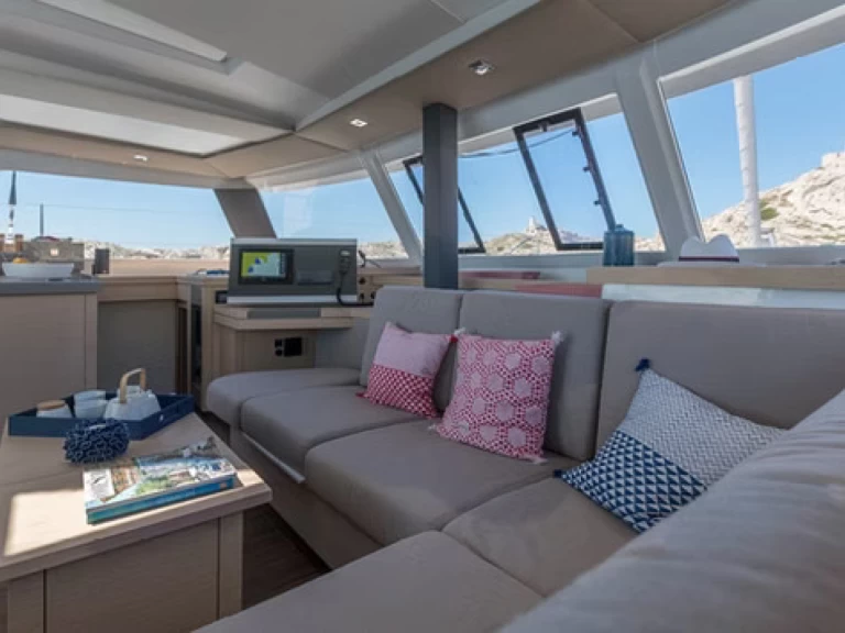 Wynajmij Fountaine Pajot Astrea 42 w Heraklion Port