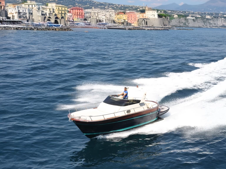 Jeranto Sorrento 30Coupè między profesjonalistami a osobami prywatnymi w Sorrento