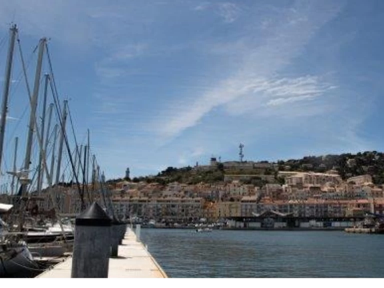 Wynajem Katamaran Lagoon z patentem 