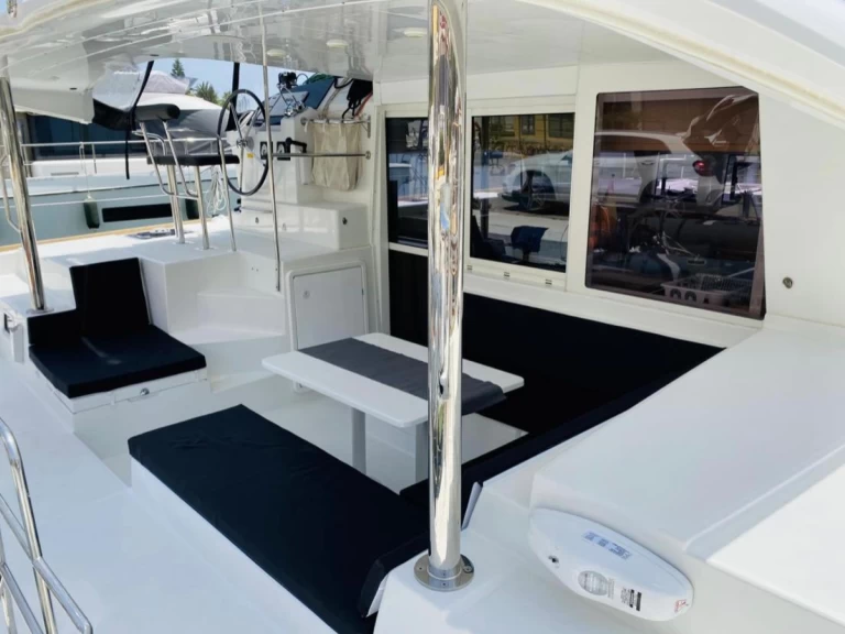 Wynajem Katamaran Lagoon z patentem 