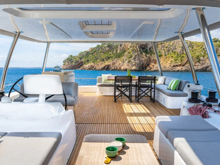 Wynajmij Katamaran z lub bez skippera Lagoon w Portisco