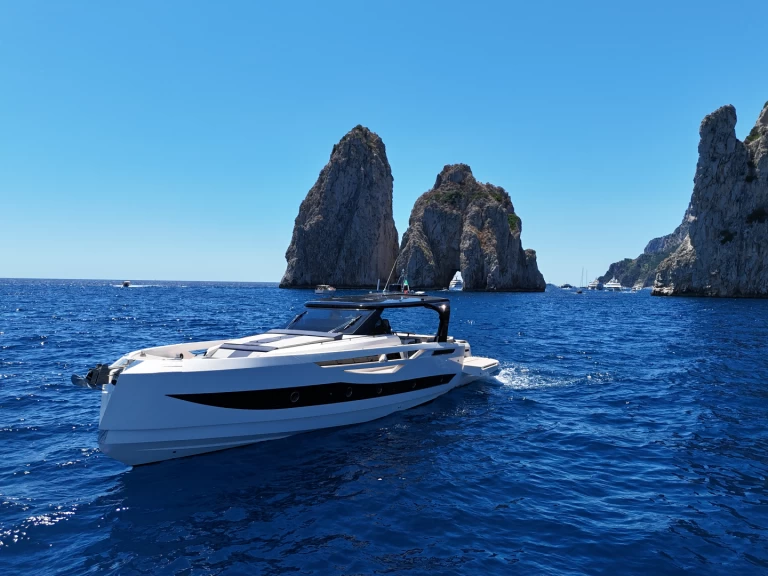 Wynajem Motorówka Cayman z patentem 